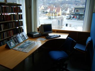 A hoyangeri könyvtár, ahonnan í-mélezni lehet ingyenesen...