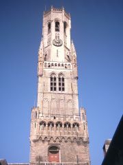 A Belvedere tornya az udvaráról nézve